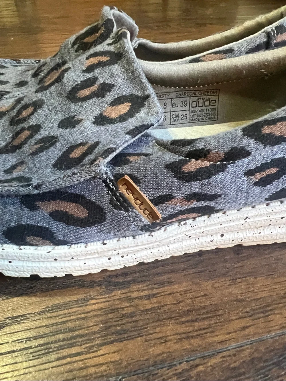 Hey Dude Woman’s Misty leopard print slip on shoe size 8 - Picture 4 of 6